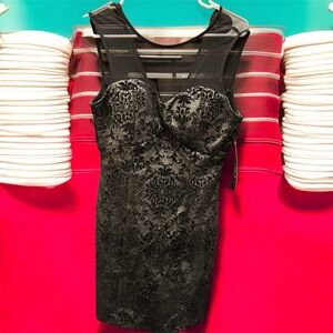 Trixxi Black Lace Mini Dress size 5 pit to pit 16in length 32in